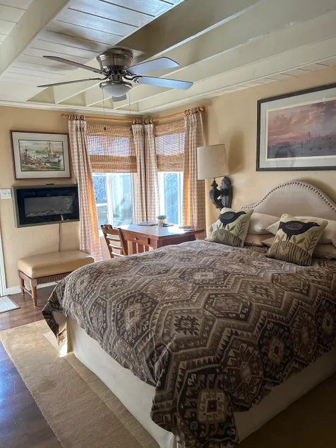 Suite at Quail Cottage near everything! - Image 1