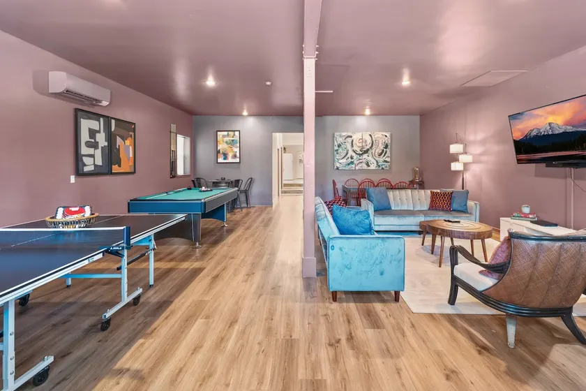 Spring Hill Retreat & Game Room in Mt Shasta - Image 1