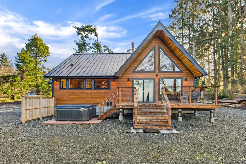 Beautiful Ocean View Cabin and Hot Tub! - Image 1