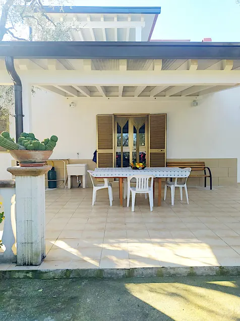 Large veranda - Great price - Image 1