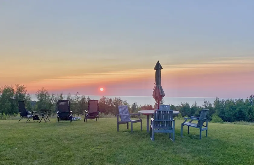 Majestätische Sonnenuntergänge am Michigansee - Rückzugsort auf dem Hügel - Image 1