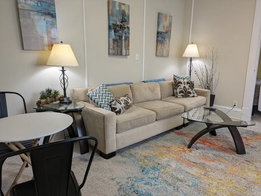 Relaxing, main floor apartment in 4plex, #2. - Image 1