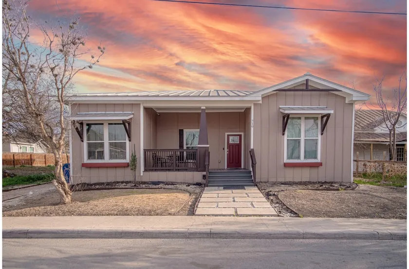 BRAND NEW Large Impressive House Near Downtown! - Image 1