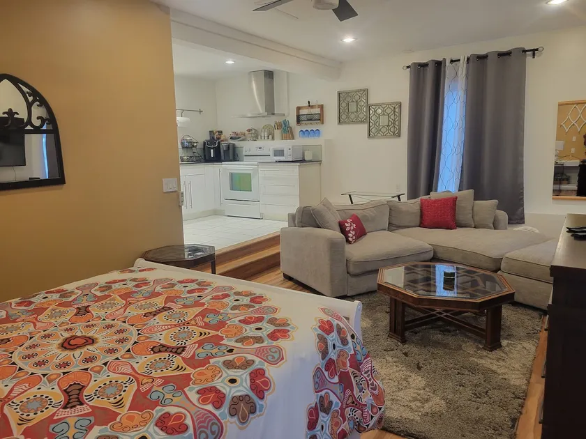 Suite Hill Studio - Image 1