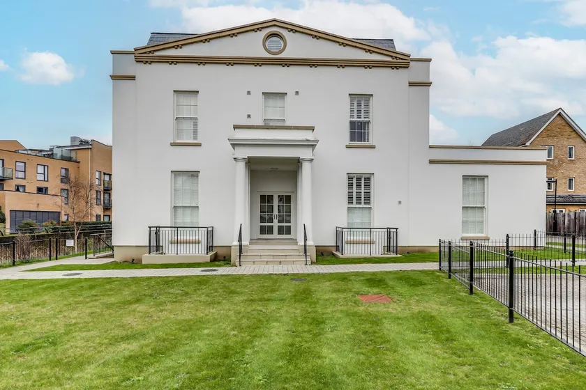 Hertfordshire's Luxury House - Image 1