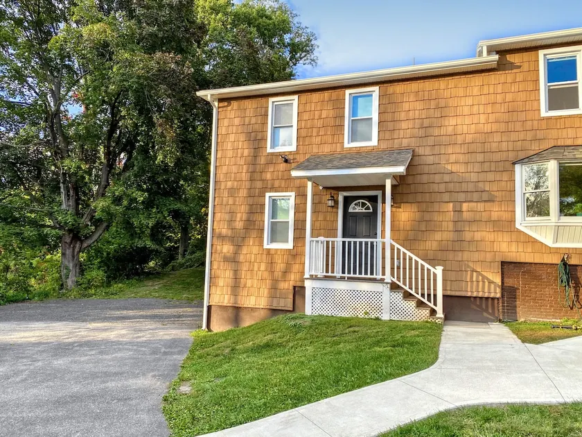 Peaceful 1BR | Private Two-Story Retreat Near MHC - Image 1