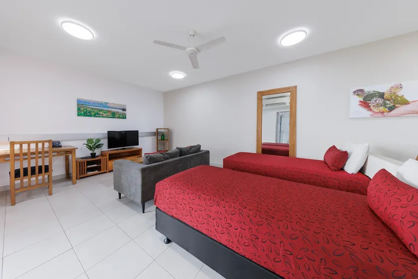 Sleeps 4 CBD Apartment | Queen + 2 Singles - Image 1