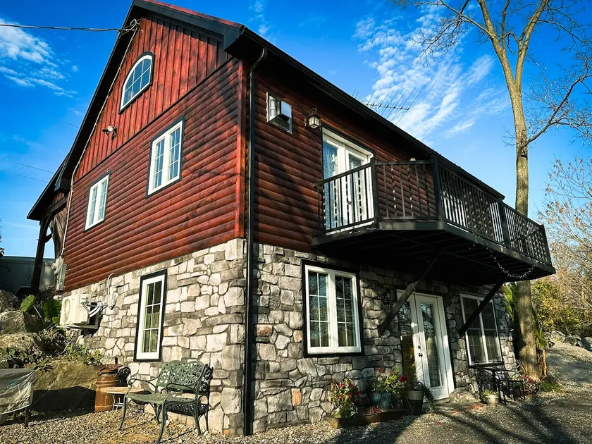 Cozy Woods Cabin Guest Suite in Lancaster County - Image 1