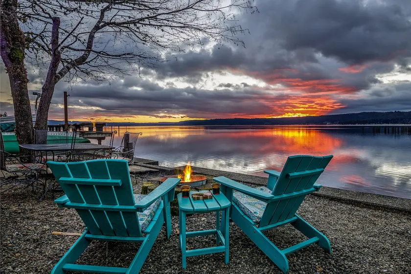 Pet Friendly | Waterfront Views | FirePit | Kayaks - Image 1