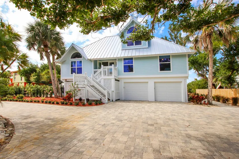 Beachfront Paradise 3 BR / 3 BA Pool - Image 1