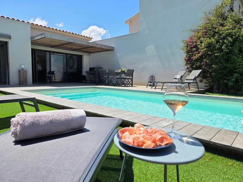 4-star villa—sleeps 4–6, private pool (28°), air conditioning, fiber-optic internet, 800 m from the beach, shops 50 m away   - Image 1
