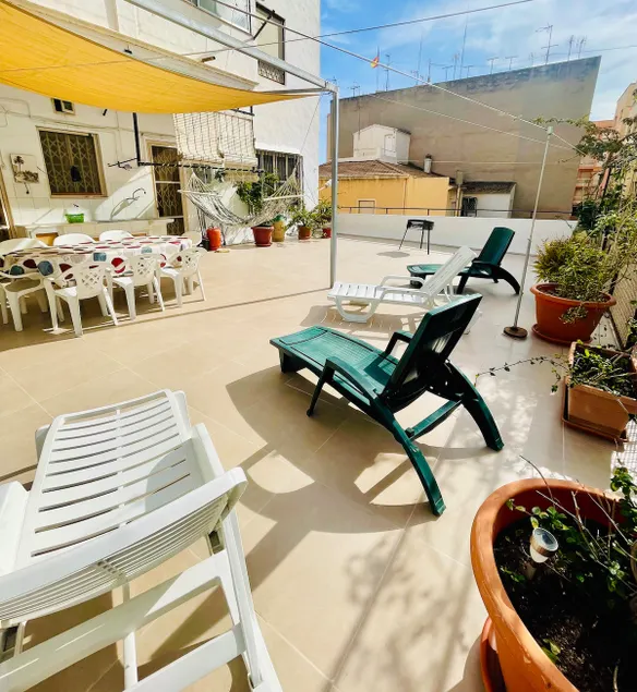 Sea views, huge terrace and 5 bedrooms. - Image 1