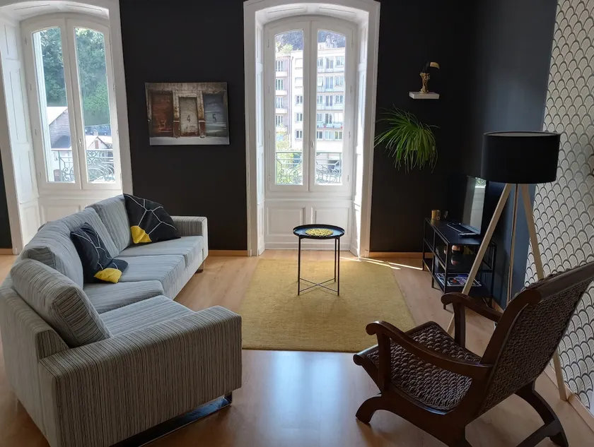 TULLE beautiful and large bright apartment - Image 1