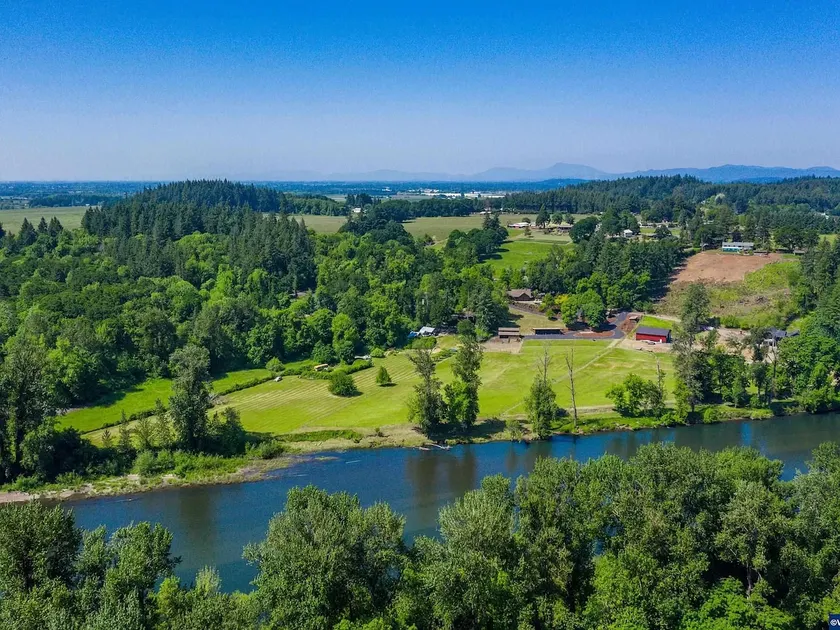 Log Home  on the Saintiam River in Albany,  Oregon  - Image 1