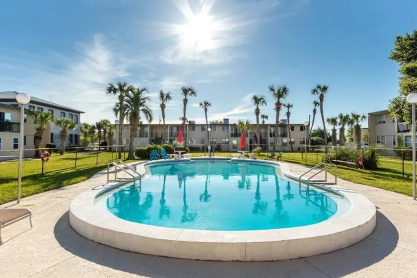 1st floor on Intercoastal Waterway close 2 beaches - Image 1