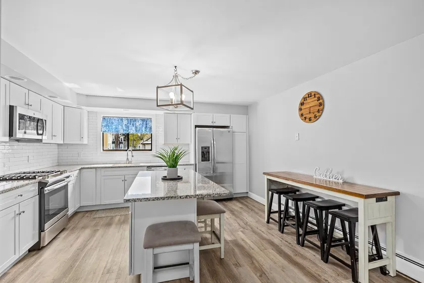 Luxury Penthouse near Boston with Free Parking - Image 1