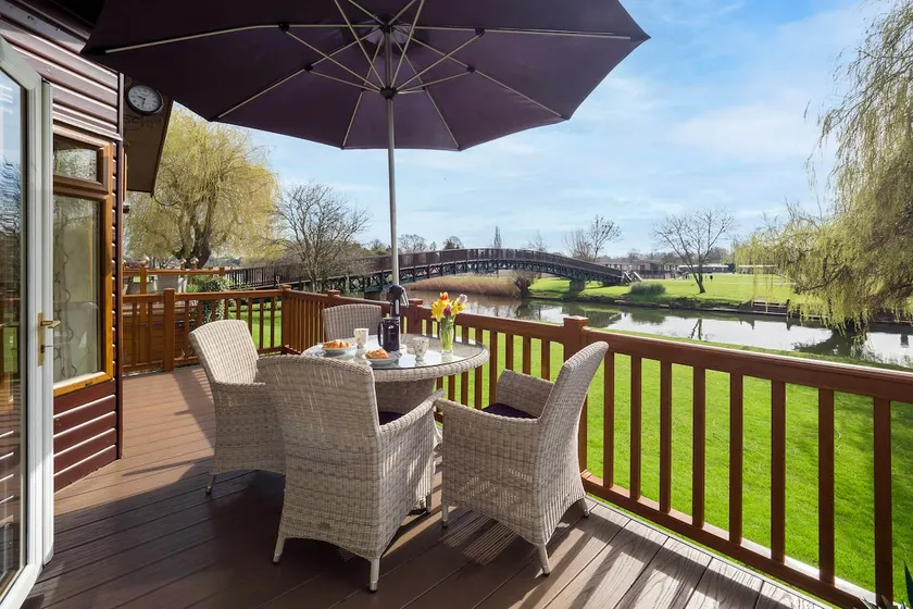 Kingfisher Lodge in Stratford upon Avon - Image 1