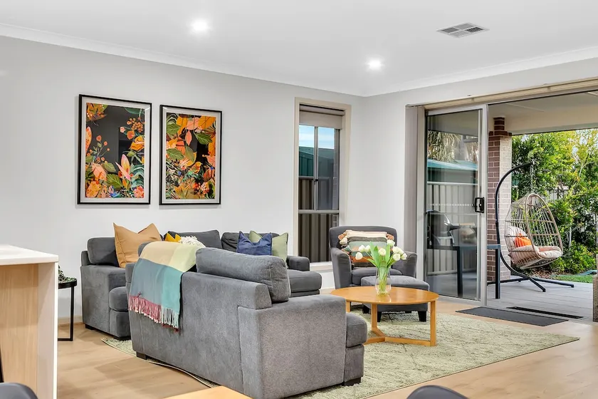 Ella House III -4BR, 2Bathrm, Alfresco, Smart TVs - Ella House III -4BR, 2Bathrm, Alfresco, Smart TV - Image 1