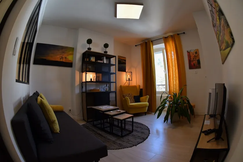 Le Yellow Corner Voironnais - Image 1