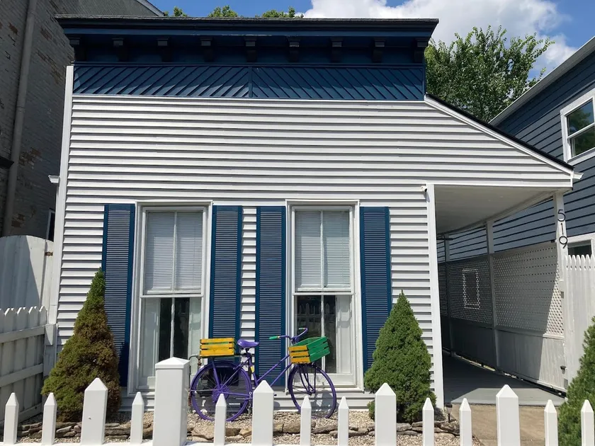 Rivertown Retreat in Historic Downtown - Image 1