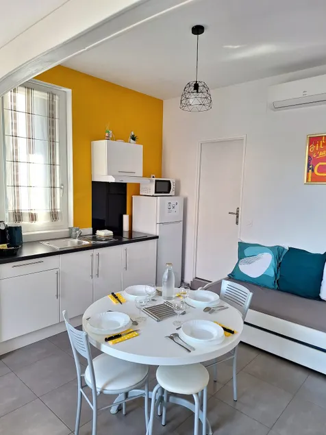 Cozy studio 10 min walk to city center/train station. Local🚲 - Image 1