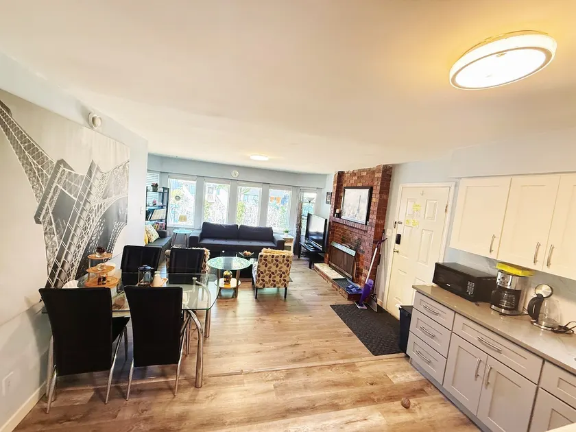 ✺ New renovated Private 2br huge living room suite - Image 1