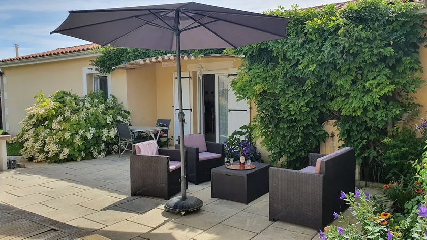 10 minutes from the Futuroscope, furnished, and private parking - Image 1