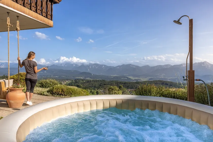Panoramic vacation home with hot tub and garden - Image 1