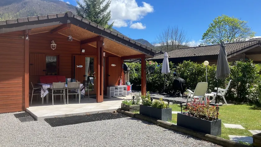 Charming cabin in campsite on Lake Annecy - Image 1