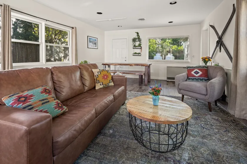 Cozy Bungalow Home in the Heart of Stowe Village - Image 1