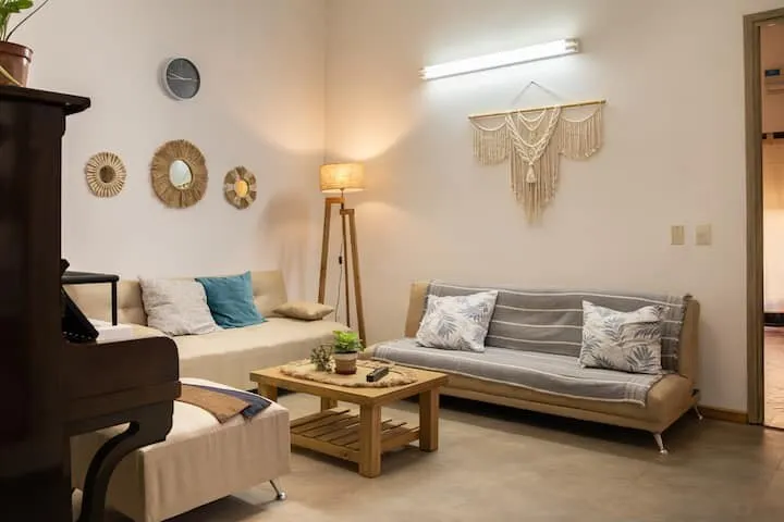 Spacious house with excellent location - Image 1