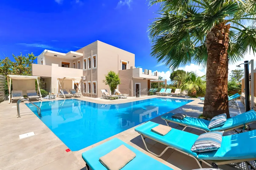 Island Villa with Private Heated Pool 31 guests - Image 1