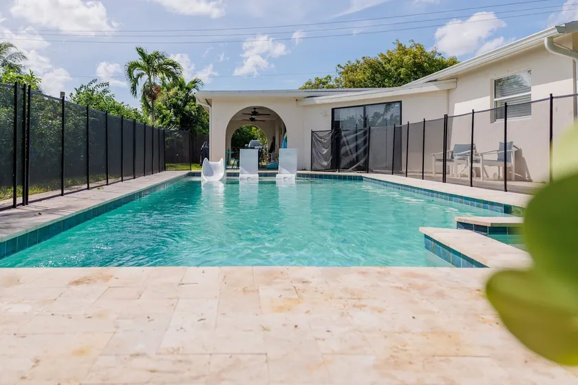 1mi to Beach 2 Suite 4bd/3bth Home with Pool &Spa - Image 1