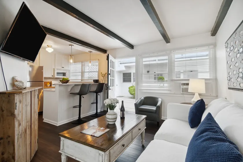 Malibu, Carbon Beach - Suite Six - Image 1