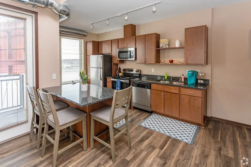 Vaulted Penthouse with Private Balcony - Image 1