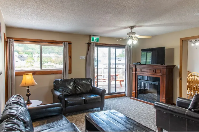 4-Bdrm Apt · Walk to Village · Private Beach - Image 1