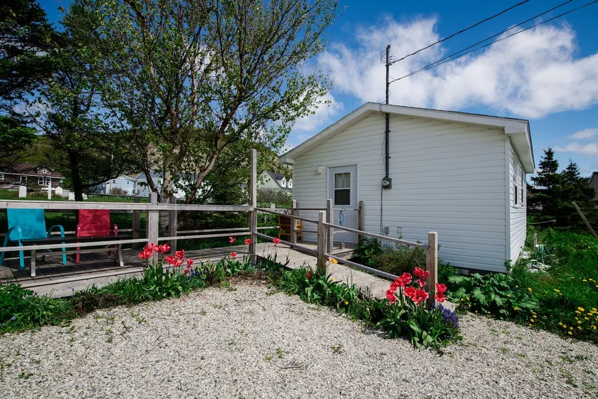 Out East B&B - Small Cabin - Image 1