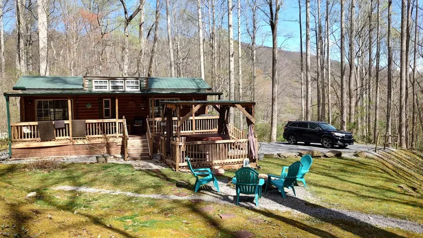 Family Cabin at Howells at the Moon Farm - Image 1