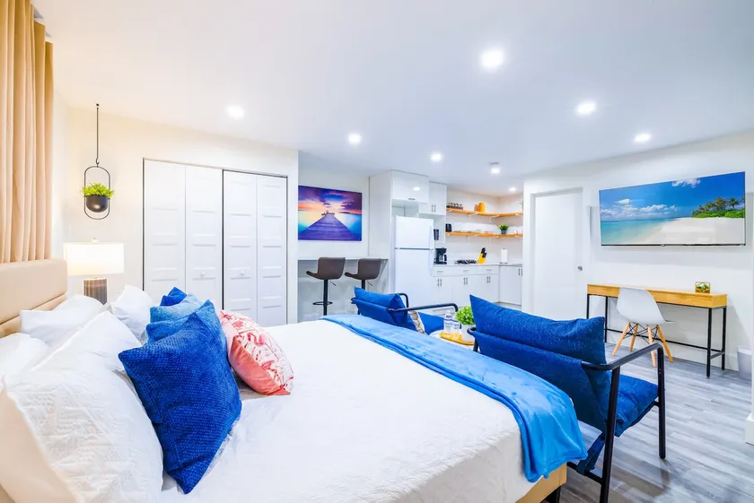 Modern Miami Studio in Prime Location - Image 1