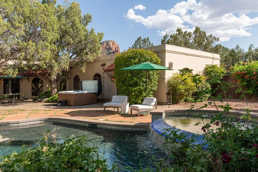 Heavenly Hacienda – Heated Pool, Hot Tub & Views - Image 1