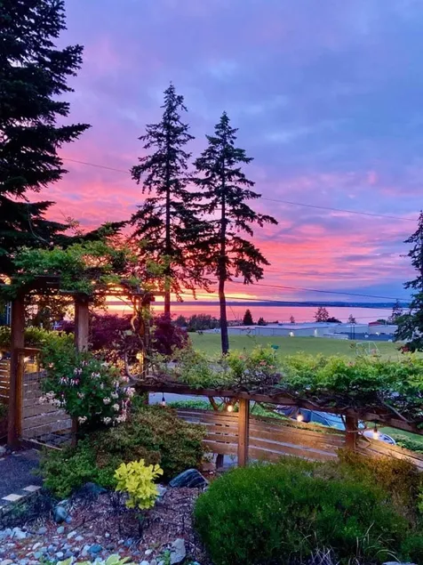 The Madrone: Seclusion in Charming Fairhaven - Image 1