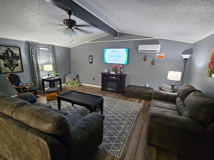 Flag City Cottage (4bd/2ba, pet-friendly w/fee) - Image 1