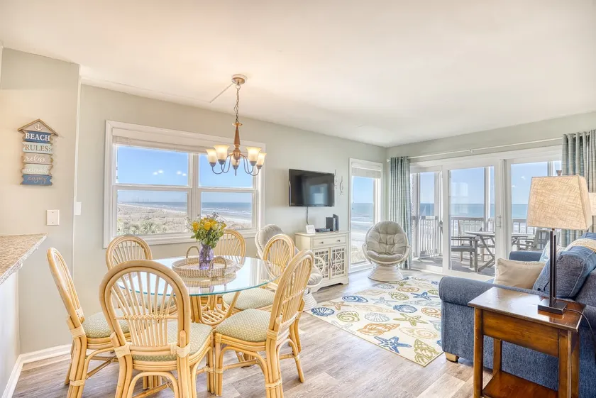 Oceanfront 3 BD/2.5 BA Magnificent Views/Pool/WiFi - Image 1