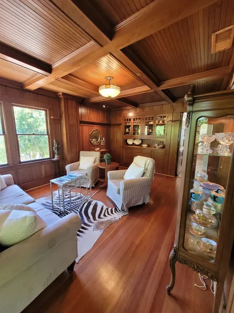 Beautiful Vintage Craftsman! Walk to downtown! - Image 1