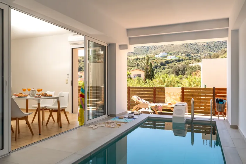 My home - with private heated swimming pool - Image 1