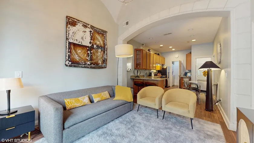 Archways at the Lincoln Park Zoo 2bed/2ba - Image 1