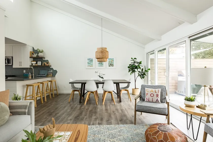 Modern Beach House Retreat-Family & Work Friendly - Image 1
