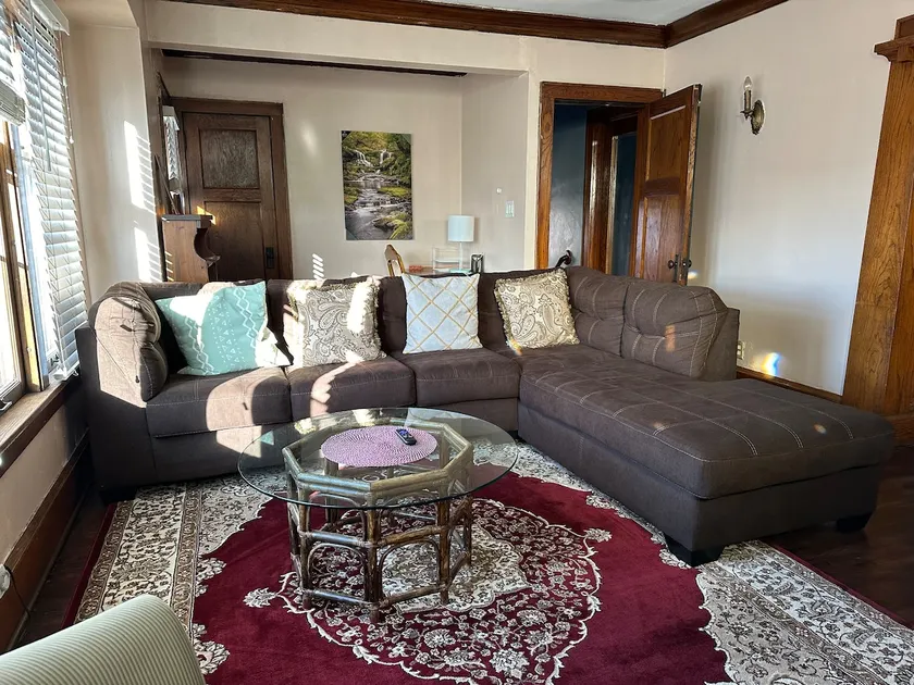 Budget Guest House #5- Private parking spaces - Image 1