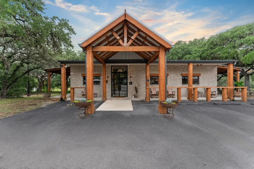 Group Lodging, Walkable Downtown, 4 Private Suites - Image 1