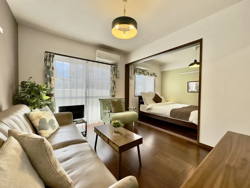 Spacious 45㎡ | Naha Airport 10 min | Free Parking - Image 1